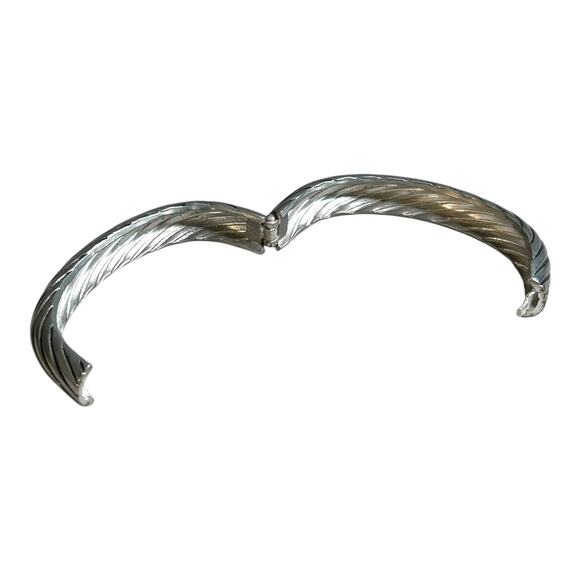 Twisted Lines Textured Oval Shape Satin Finish Darker Silver Tone Hinge Bangle - Picture 2 of 6
